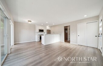 678-688 3rd St in Lake Oswego, OR - Building Photo - Building Photo