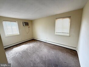 910 Fox Chase Rd, Unit 11 in Jenkintown, PA - Building Photo - Building Photo