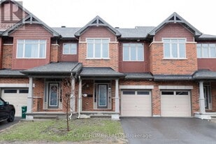 135 Overberg Way in Ottawa, ON - Building Photo