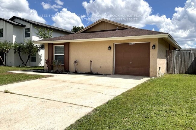 11377 Brookgreen Dr in Tampa, FL - Building Photo - Building Photo