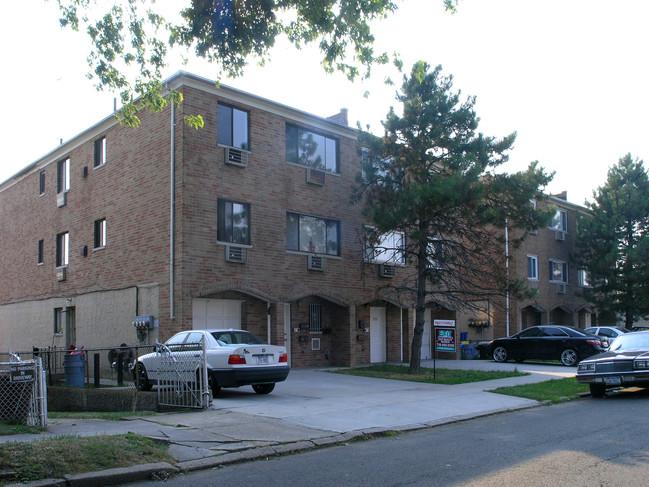 1053 Huntington Ave in Bronx, NY - Building Photo - Building Photo