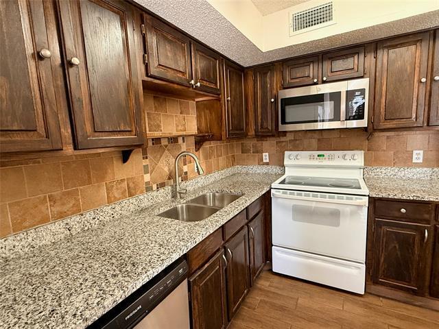 2300 Bamboo Dr in Arlington, TX - Building Photo - Building Photo