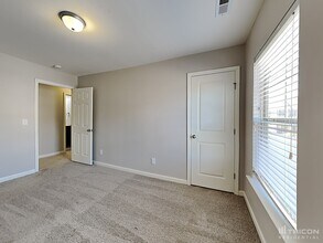301 Brakeman St in Knightdale, NC - Foto de edificio - Building Photo