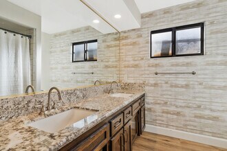 5106 Glacier Canyon Ct in Bakersfield, CA - Building Photo - Building Photo
