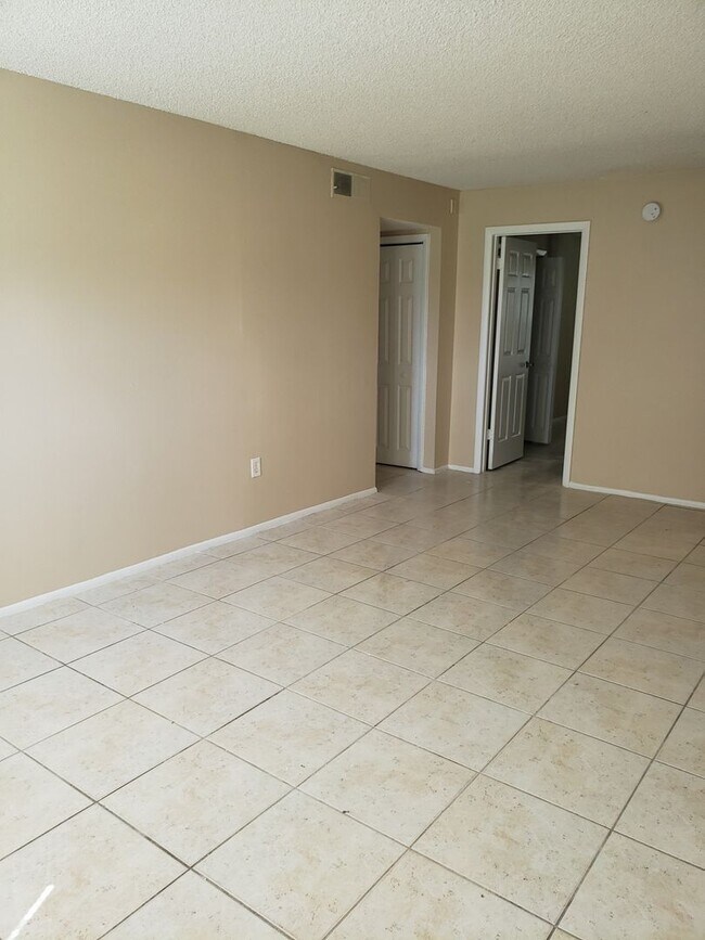 834 Sky Lake Cir in Orlando, FL - Building Photo - Building Photo