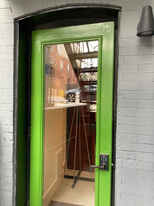 1107 6th St NE, Unit Upper in Washington, DC - Building Photo - Building Photo