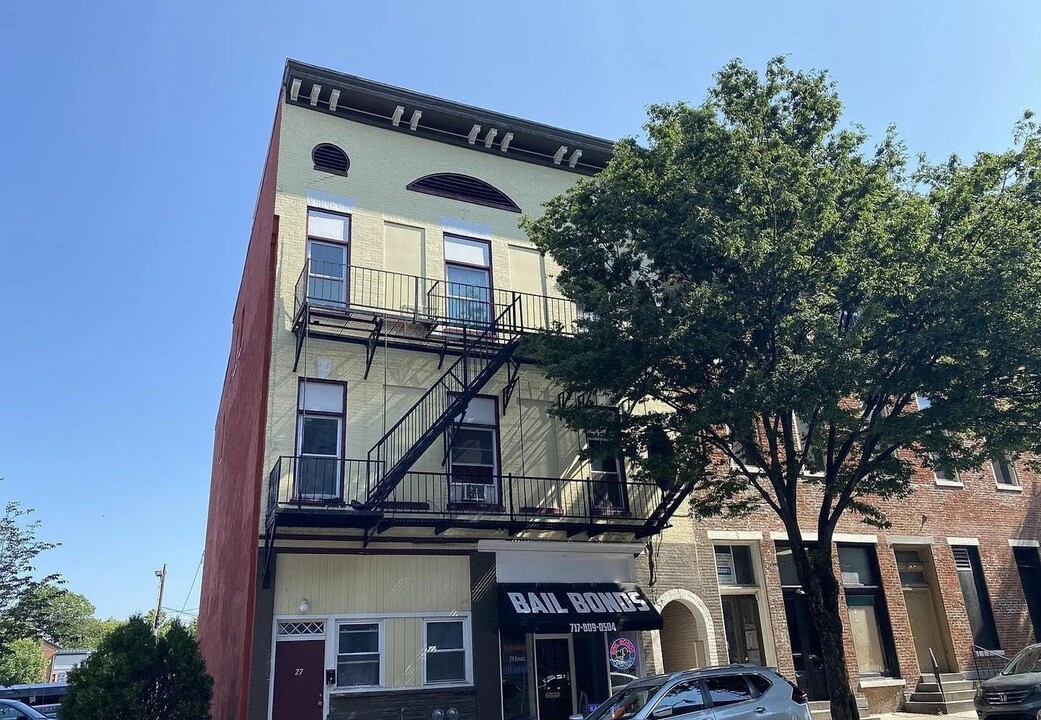 2327-27 Lincoln Way W in Chambersburg, PA - Building Photo