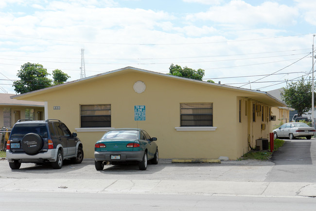 644 W 29th St in Hialeah, FL - Foto de edificio - Building Photo