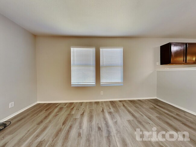 2615 Thunder Gulch in San Antonio, TX - Building Photo - Building Photo