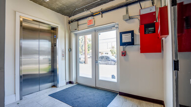 11740 Vanowen St in North Hollywood, CA - Building Photo - Lobby