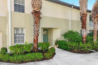 1786 Tarpon Bay Dr S in Naples, FL - Foto de edificio - Building Photo