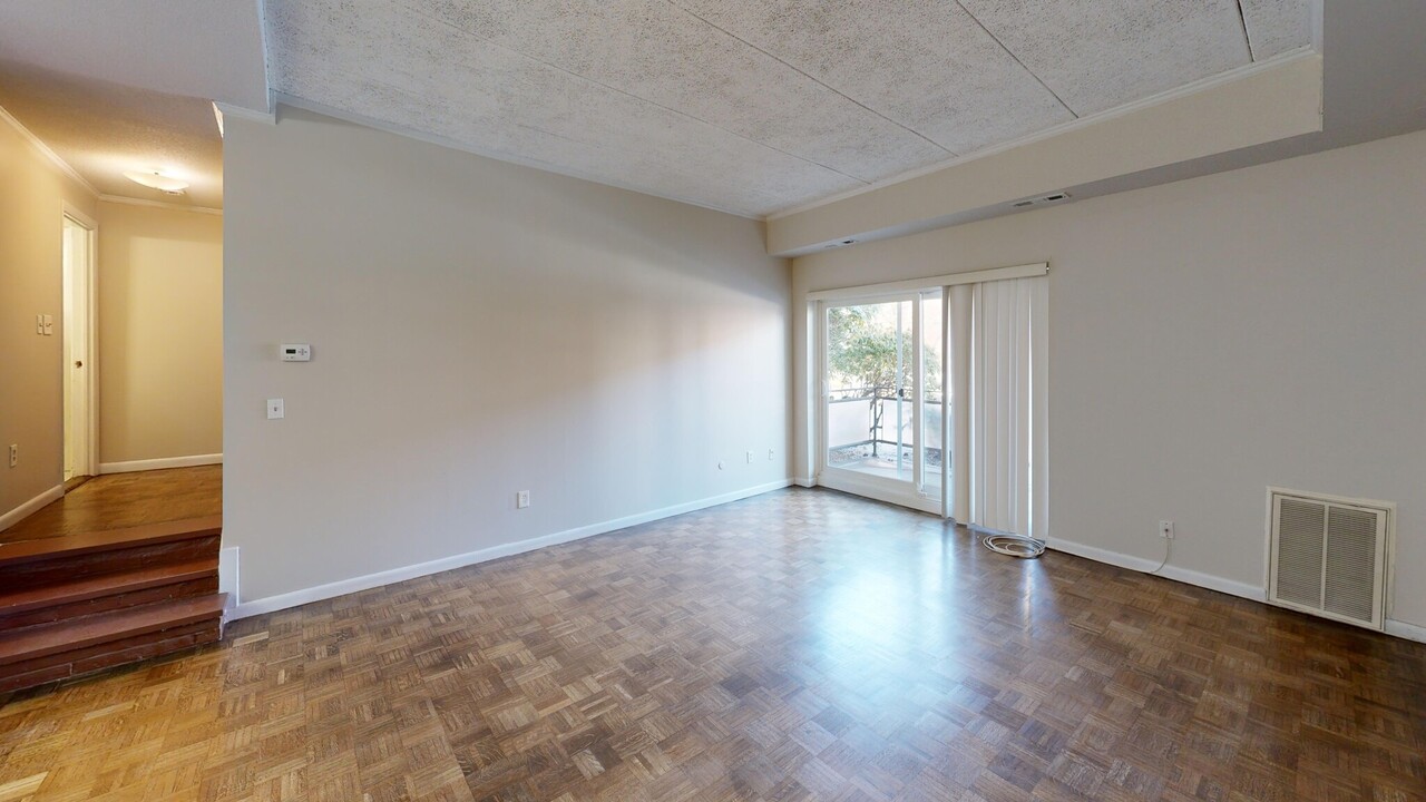 55 Broadlawn Park, Unit 18 in Chestnut Hill, MA - Building Photo