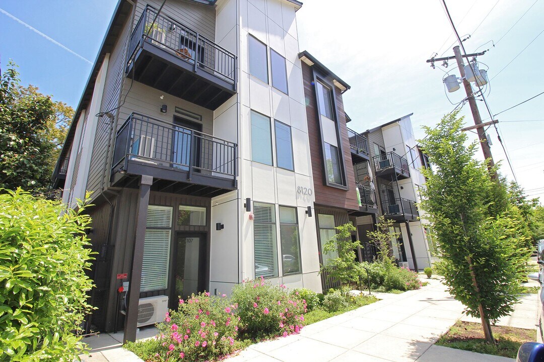 1111 SE Tenino St in Portland, OR - Building Photo