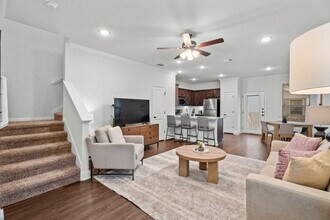 10319 Lynwood Branch in San Antonio, TX - Building Photo - Building Photo