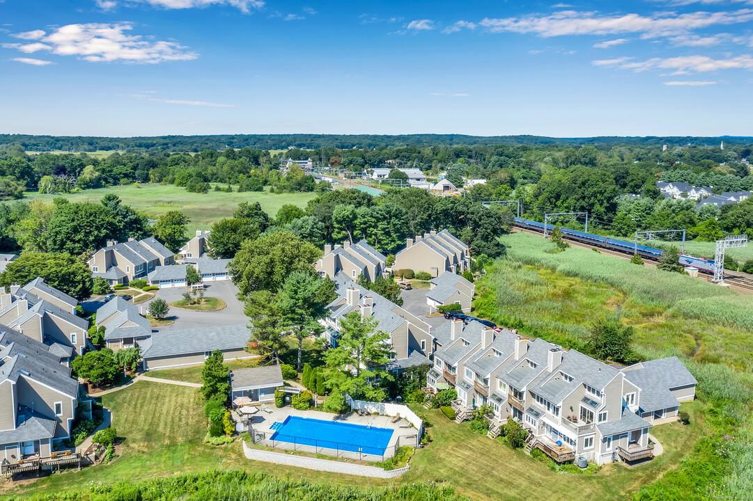 80 Seaview Terrace in Guilford, CT - Building Photo