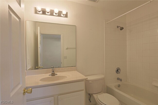 8205 Pacific Beach Dr in Ft. Myers, FL - Building Photo - Building Photo