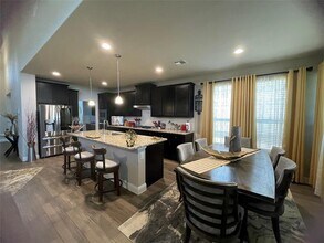 1100 Whispering Hl Dr in Mansfield, TX - Building Photo - Building Photo