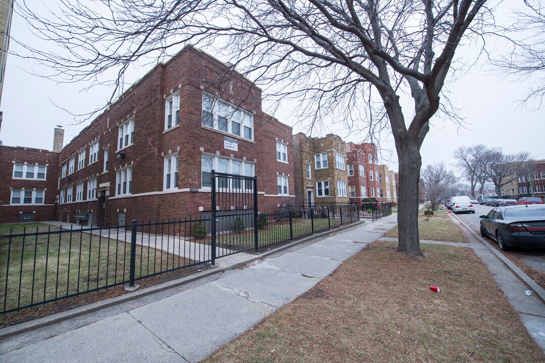 7948 S Hermitage Ave in Chicago, IL - Building Photo