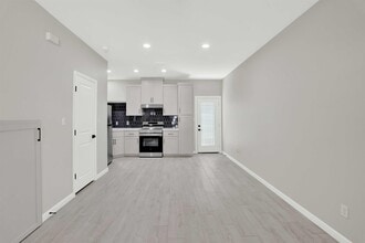 1010 Monaco Blvd in Laredo, TX - Building Photo - Building Photo