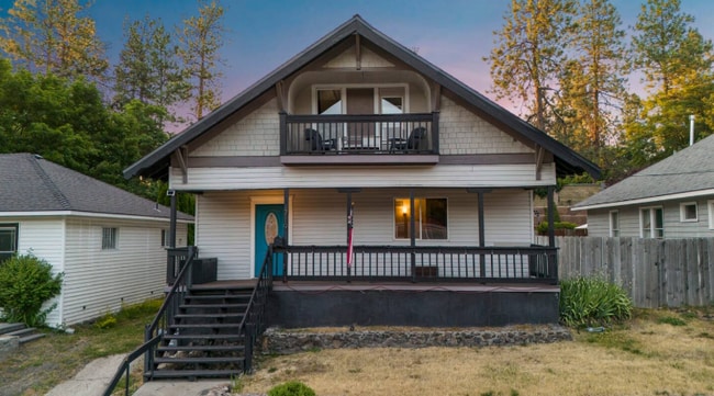 property at 719 E 9th Ave