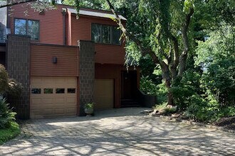 36 Hidden Ledge Rd in Englewood, NJ - Building Photo - Building Photo