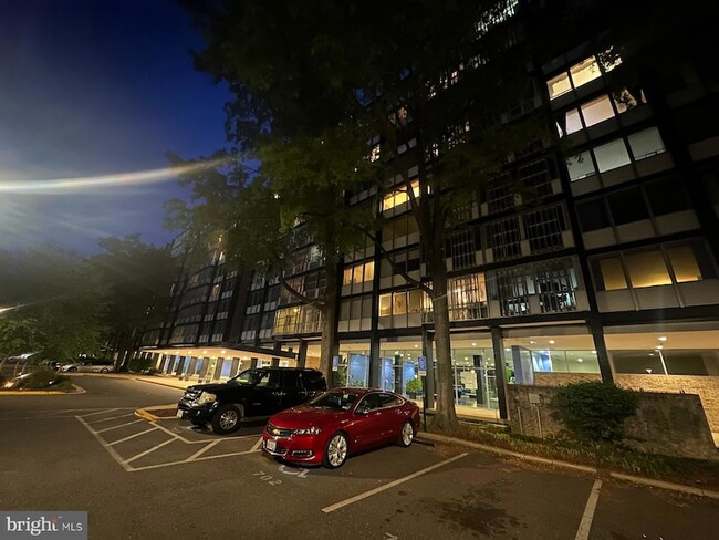 1301 Delaware Ave SW, Unit N-602 in Washington, DC - Building Photo - Building Photo