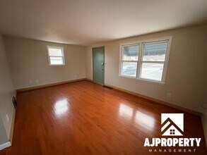 1925 S Lake Ave in Sioux Falls, SD - Building Photo - Building Photo