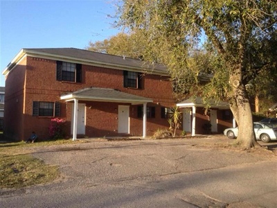 7250 Hilburn Rd in Pensacola, FL - Foto de edificio