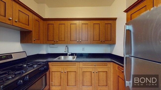330 W 45th St in New York, NY - Building Photo - Building Photo