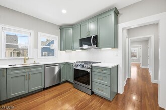 16 Munn St in Montclair, NJ - Building Photo - Building Photo