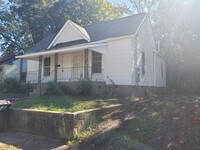 221 Daniels St in Anderson, SC - Foto de edificio - Building Photo