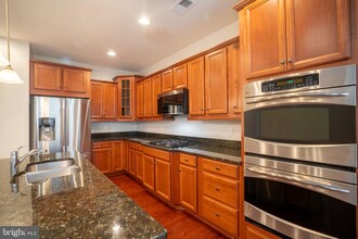 721 Sentry Square in Oxon Hill, MD - Foto de edificio - Building Photo