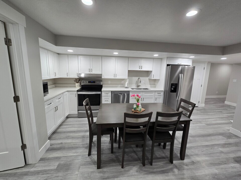 2431 E Weeping Willow Way, Unit In-Law /Basement Apartmen in Eagle Mountain, UT - Building Photo