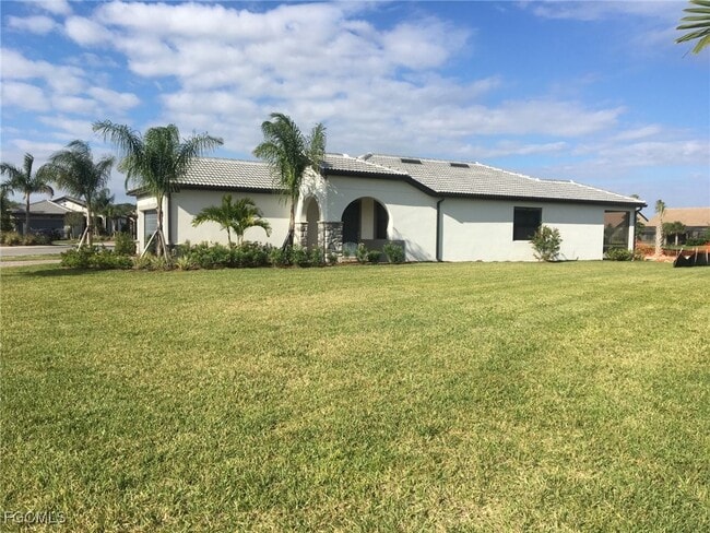 12048 Westmoreland Way in Ft. Myers, FL - Building Photo - Building Photo