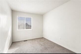 900 Monarch Dr in Virginia Beach, VA - Building Photo - Building Photo