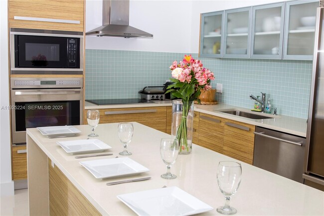 property at 2020 N Bayshore Dr