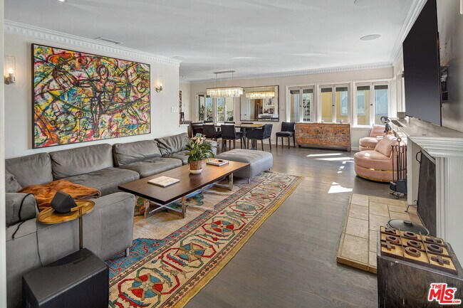 1328 Londonderry View Dr in Los Angeles, CA - Building Photo - Building Photo