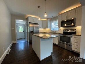 2014 Eastway Dr in Charlotte, NC - Foto de edificio - Building Photo