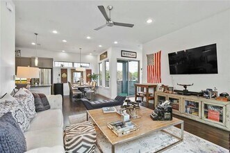 1911 Summit Ave in Dallas, TX - Building Photo - Building Photo