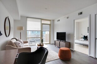 8421 Broad St in McLean, VA - Building Photo