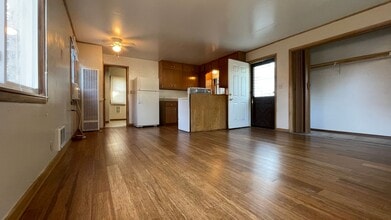 4924 N 73rd St in Milwaukee, WI - Building Photo - Building Photo