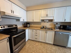 645 Basswood St in Waterloo, ON - Building Photo - Building Photo