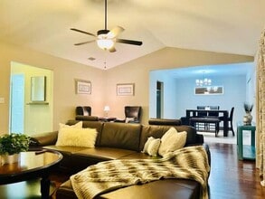 289 Honeysuckle Way in Niceville, FL - Foto de edificio - Building Photo