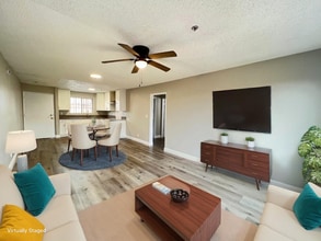 8307 S Figueroa St in Los Angeles, CA - Building Photo - Building Photo