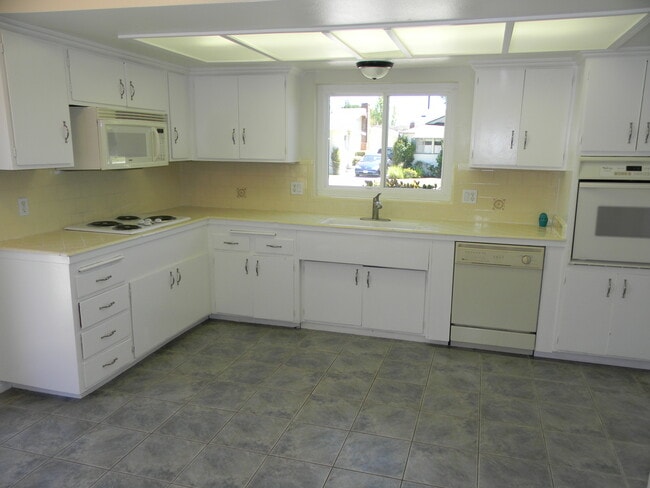 1333 E Orange Grove Ave in Orange, CA - Building Photo - Building Photo