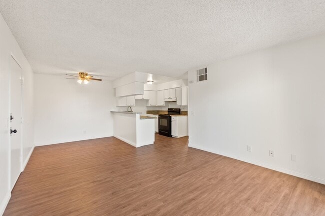 13266 Foothill Blvd in Los Angeles, CA - Building Photo - Building Photo