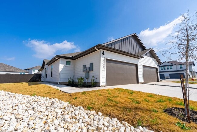 414 Cross Barn Blvd in Buda, TX - Building Photo - Building Photo