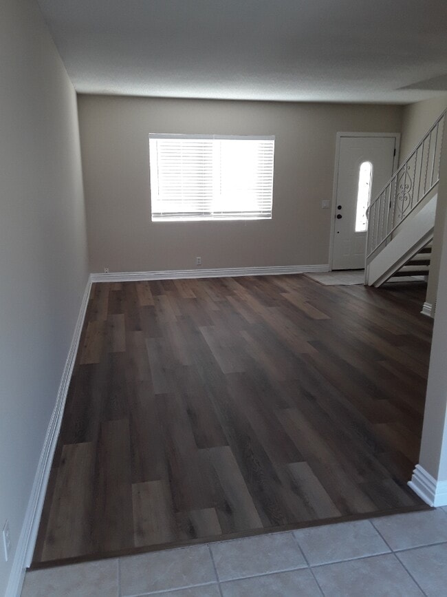 2215 Clark Ln, Unit Unit B in Redondo Beach, CA - Foto de edificio - Building Photo