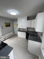 976 Upper Gulph Rd in Wayne, PA - Building Photo