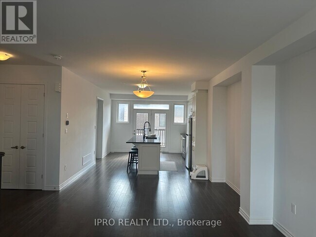 3040 John McKay Blvd in Oakville, ON - Building Photo - Building Photo